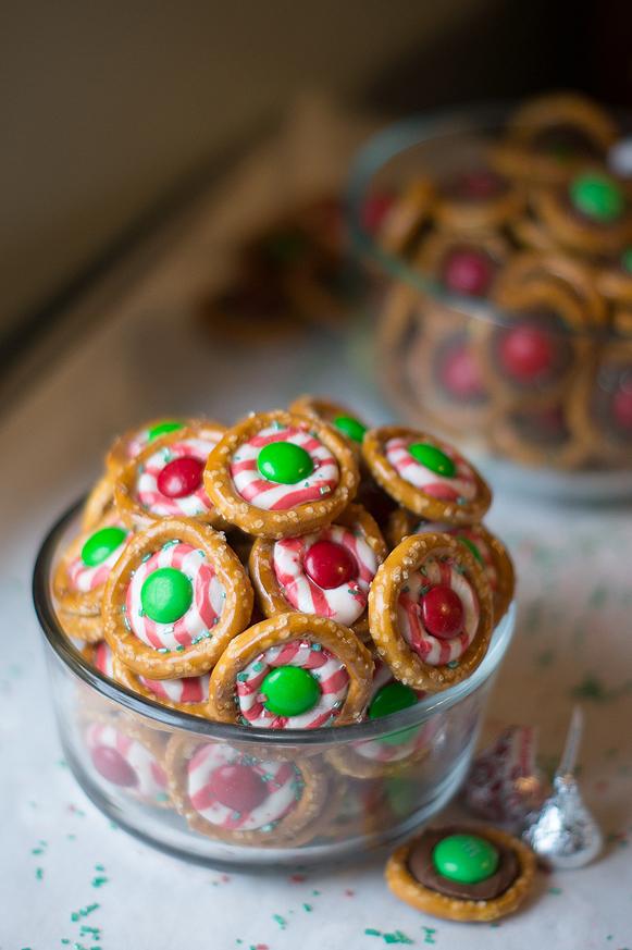 Holiday Kiss Pretzel Treat