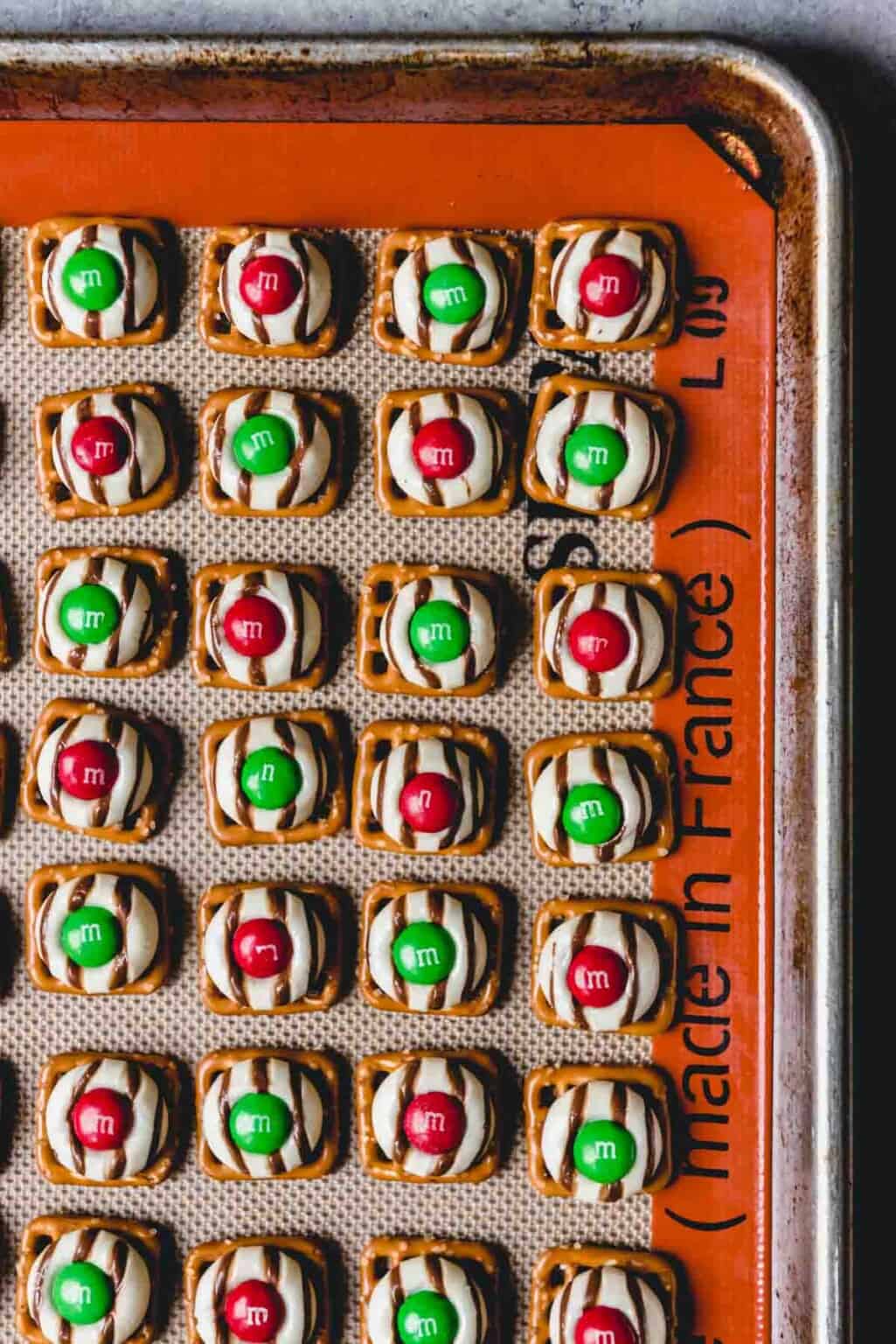 Christmas Pretzel Hugs