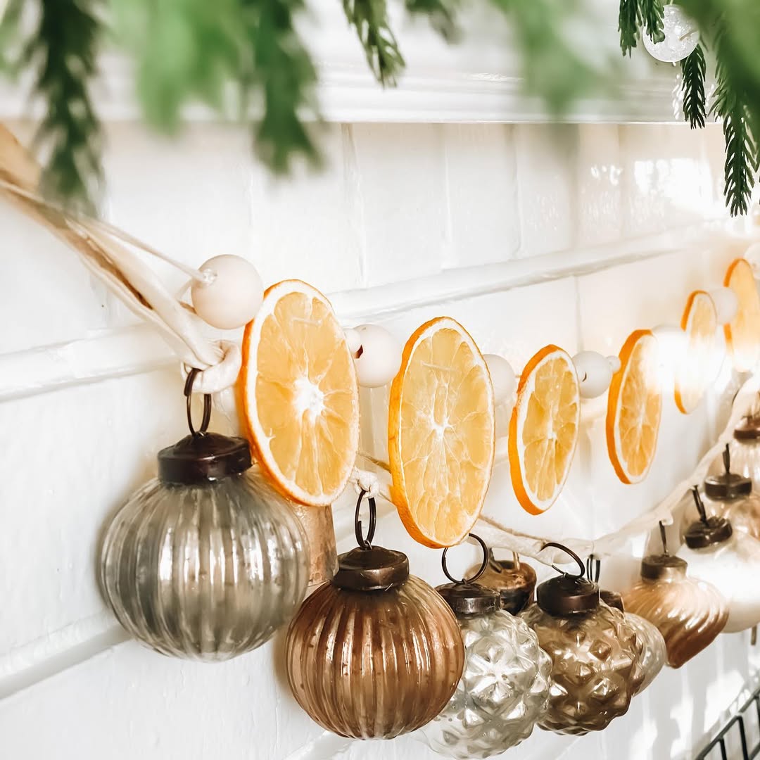 Textured Garland With Citrus Glow