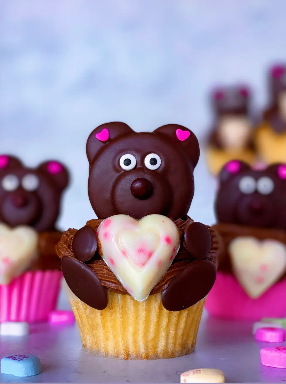 Adorable Teddy Bear Cupcakes for Valentine's Day