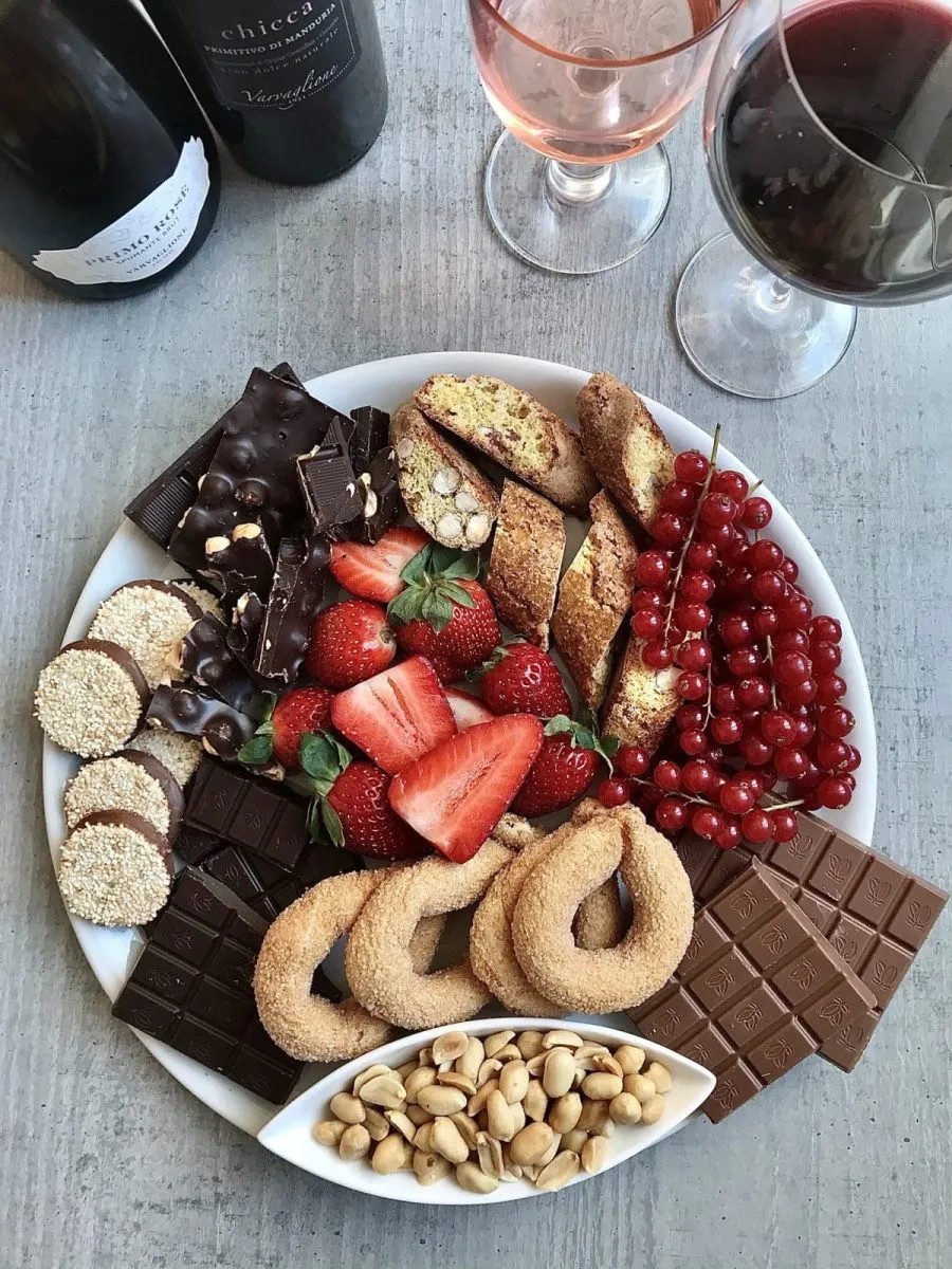 Easy Valentine's Day Dessert Spread – Sweet grazing board