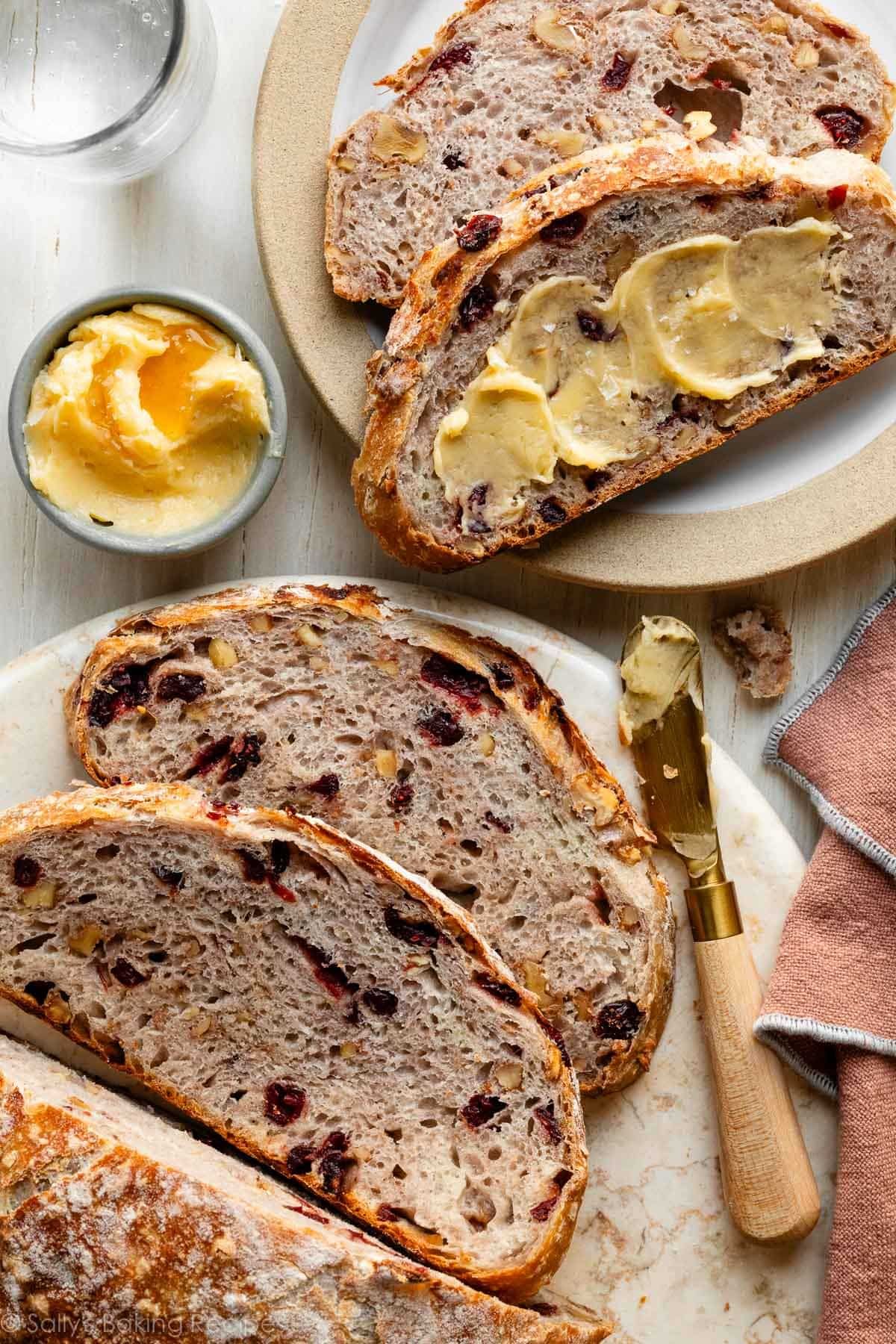 No-Knead Cranberry Nut Bread: Effortless Autumn Indulgence