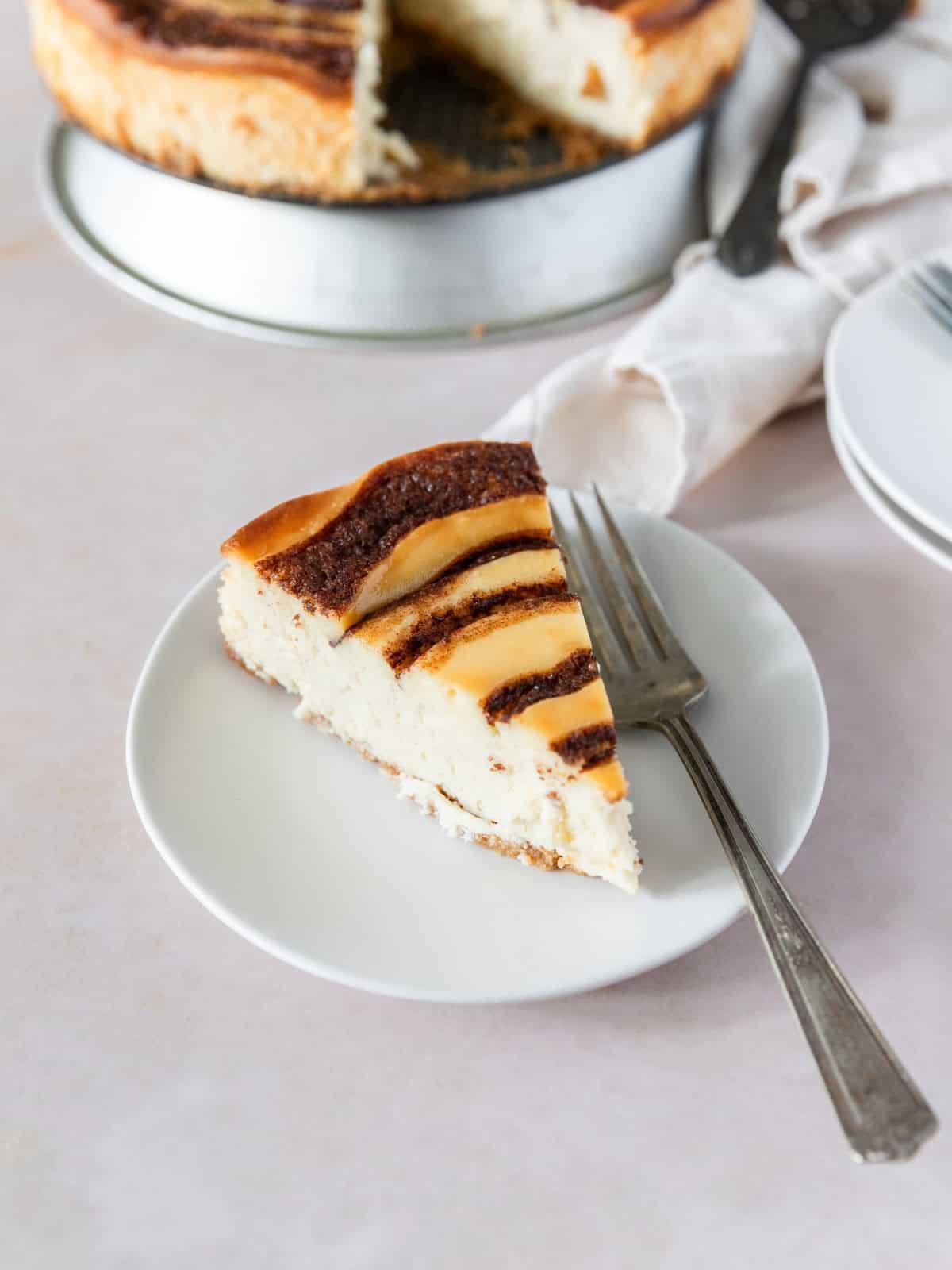 Cinnamon Roll Cheesecake: A Dreamy Dessert Mashup